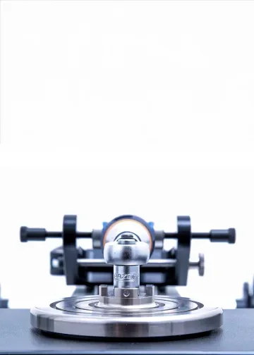 Uchwyt i&nbsp;tarcza pomiarowa w&nbsp;kalibratorze momentu obrotowego Alluris TTT-300