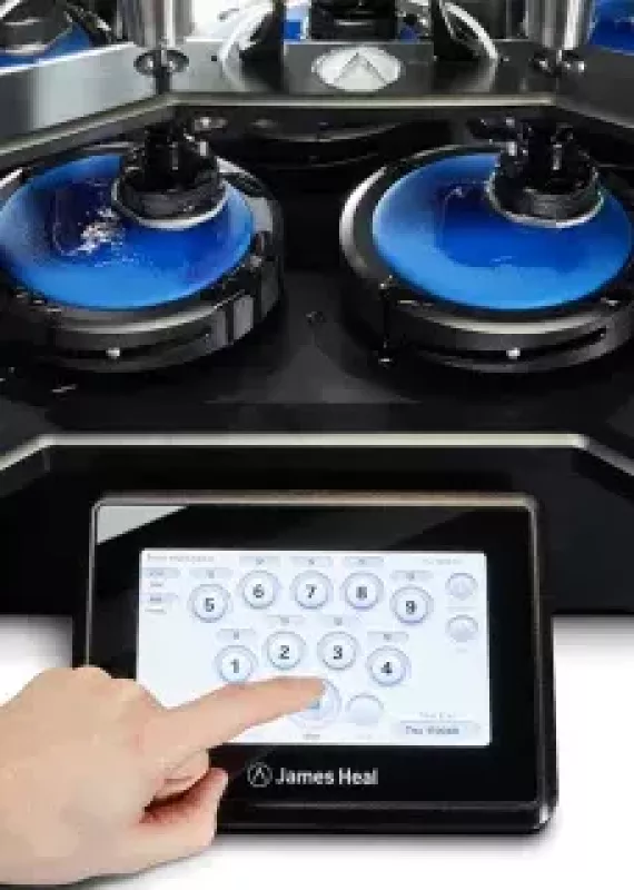 Panel dotykowy TestWise Touch do ustawiania parametrów testu ścieralności na mokro w&nbsp;urządzeniu AquAbrasion