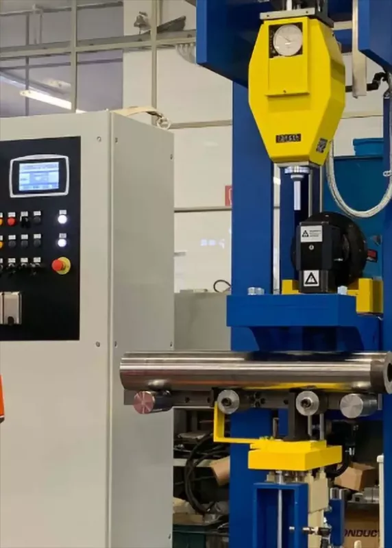 Stanowisko pomiarowe automatycznego twardościomierza Brinella BRE-AUT do badania rur stalowych