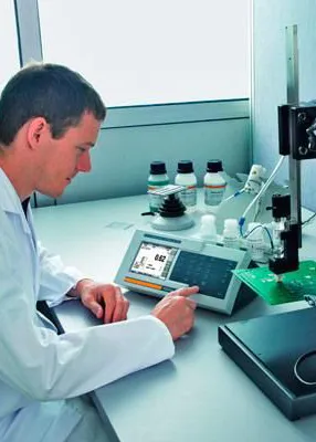 Widok oprogramowania COULOSCOPE CMS2 z&nbsp;wykresami i&nbsp;wynikami pomiarów grubości powłok