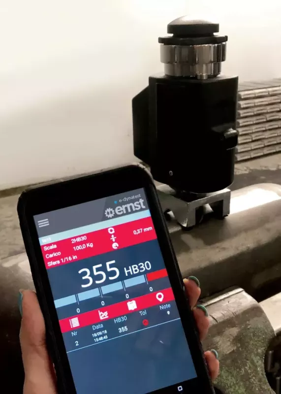 e-Dynatest Ernst – bezprzewodowy pomiar twardości na rurze z&nbsp;odczytem na tablecie