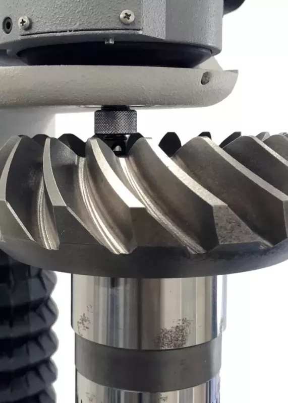 Zbliżenie na pierścień referencyjny w&nbsp;twardościomierzu Ernst AT250