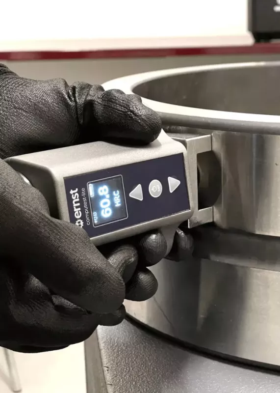 Ręczny pomiar twardości obręczy przy użyciu twardościomierza Ernst Computest LITE