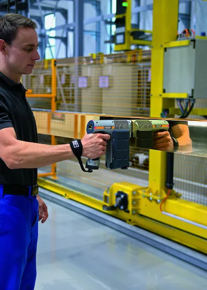 Pomiar grubości powłoki przenośnym miernikiem FISCHERSCOPE XAN500 FISCHER na dużych detalach