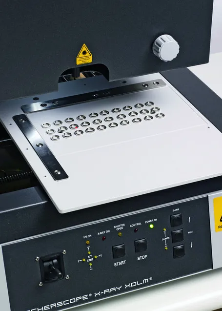 Automatyczny pomiar w&nbsp;spektrometrze XRF FISCHERSCOPE X-RAY XDLM 237