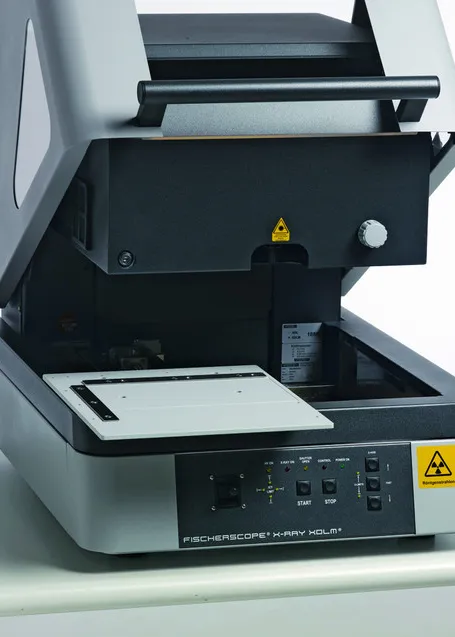 Programowalny stolik XY w&nbsp;spektrometrze rentgenowskim FISCHERSCOPE X-RAY XDLM 237