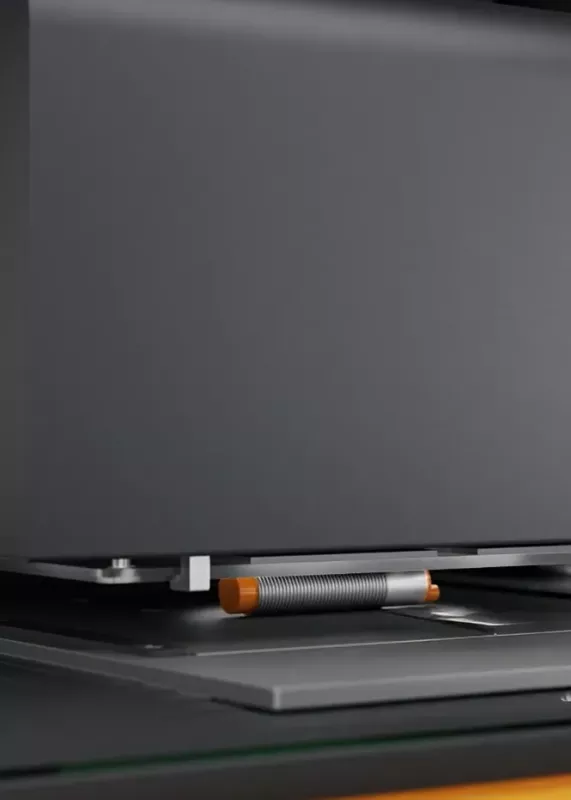 Detal stolika XY w&nbsp;FISCHERSCOPE XDAL – pozycjonowanie próbki do pomiaru XRF