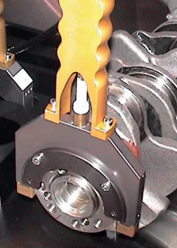 Pneumatyczna głowica Gageline AG300 podczas pomiaru wałka korbowego