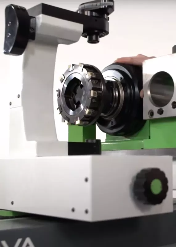 Zbliżenie głowicy narzędziowej ustawiacza KENOVA set line H3