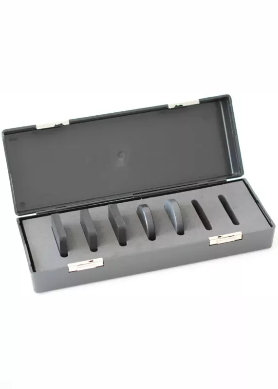 Walizka z&nbsp;5 wzorcami twardości Shore D Hildebrand – bloczki do kontroli poprawności pomiarów