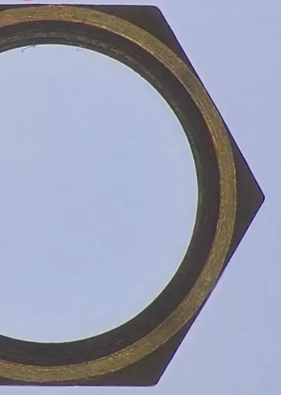 Widok z&nbsp;mikroskopu cyfrowego INSPEX 3 przedstawiający pomiar nakrętki sześciokątnej