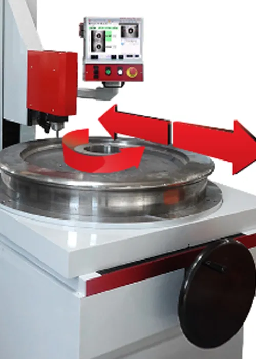 Obracający stół w&nbsp;Integral Wheels ułatwia pozycjonowanie koła kolejowego