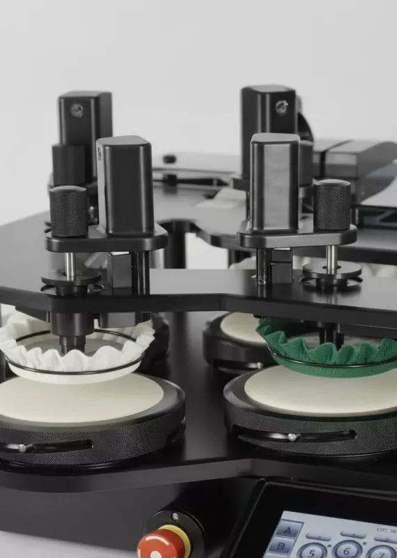 Martindale Motion podczas badania odporności na ścieranie kilku próbek jednocześnie