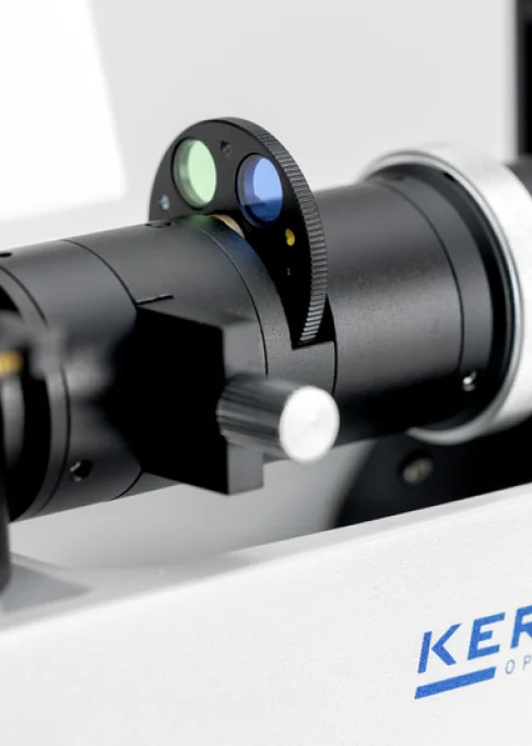 Koło filtrów i&nbsp;elementy optyczne mikroskopu KERN OKM 173 – zbliżenie