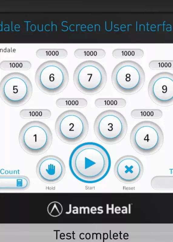 Użytkownik wprowadza parametry na ekranie TestWise Touch w testerze ścieralności i mechacenia Martindale