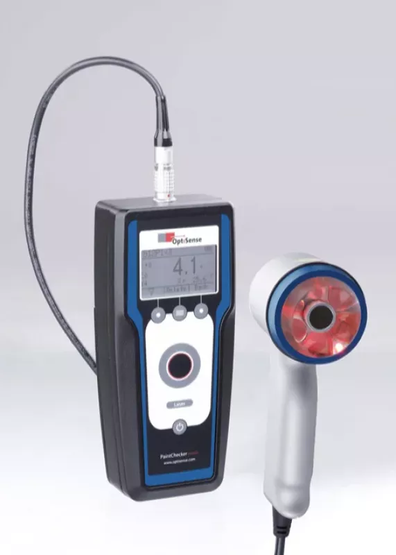 OptiSense PaintChecker Mobile z&nbsp;niebieską głowicą do bezkontaktowego pomiaru grubości powłok