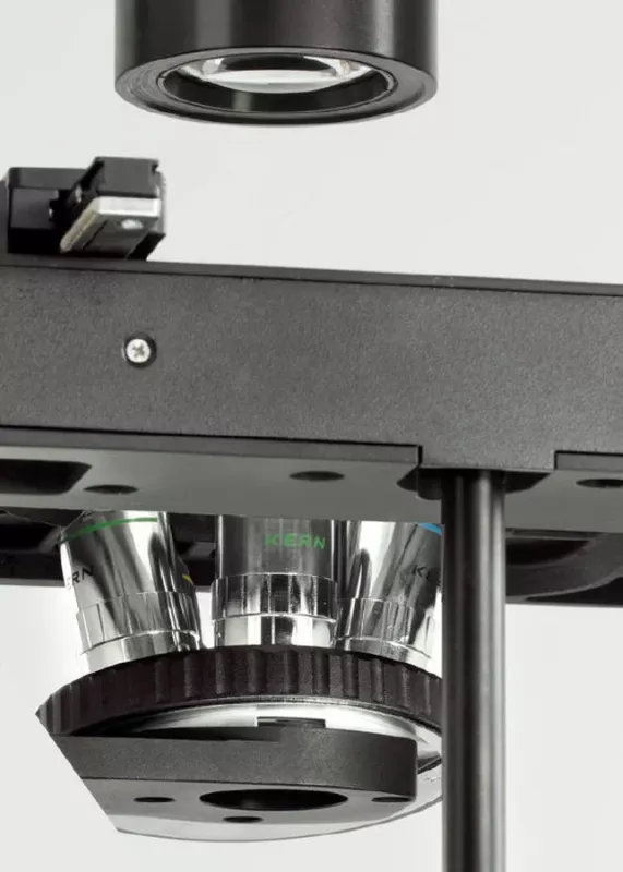 Obiektywy i&nbsp;stolik mikroskopu odwróconego KERN OCM-1