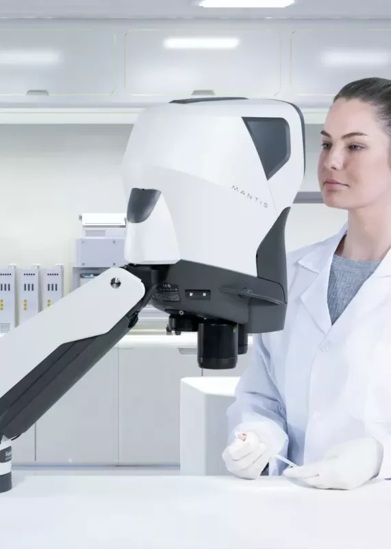 Mikroskop stereoskopowy Mantis PIXO używany do precyzyjnych prac w&nbsp;laboratorium