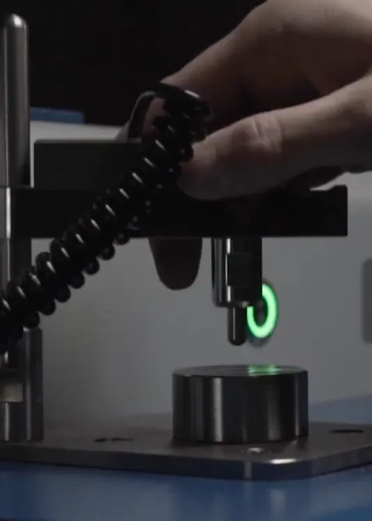 Głowica pomiarowa MiniLab 300 GNR – pozycjonowanie próbki do pomiaru OES