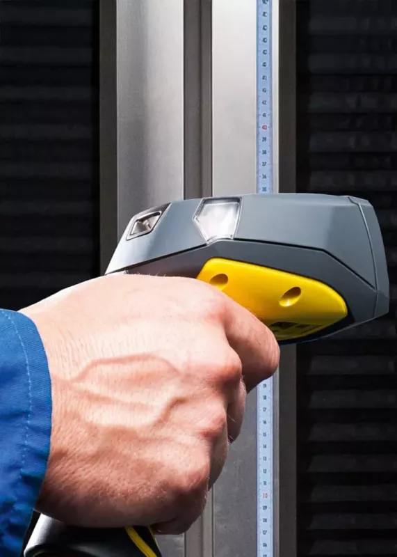 Skaner kodów kreskowych stosowany w&nbsp;systemach pomiarowych Opticline do identyfikacji detali