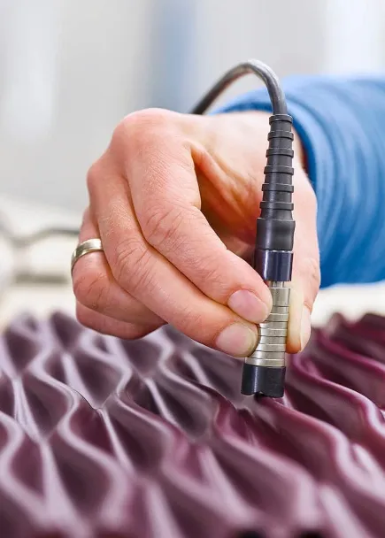 Pomiar grubości powłoki na powierzchni o&nbsp;strukturze 3D przy użyciu sondy zewnętrznej