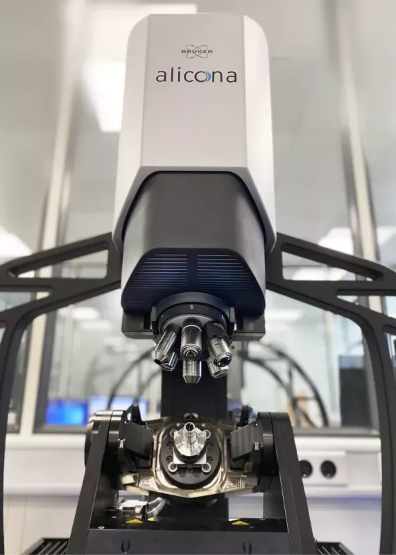 Zbliżenie uchwytu obrotowego Real3DUnit do pomiarów narzędzi i&nbsp;detali w&nbsp;InfiniteFocus G6