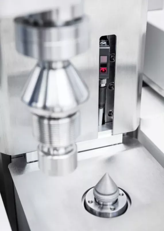 Czujnik wykrywający obecność przedmiotu obrabianego w urządzeniach Opticline