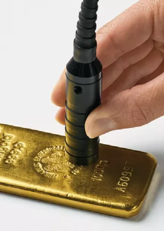 Urządzenie Fischer Sigmascope badające przewodność złotych monet