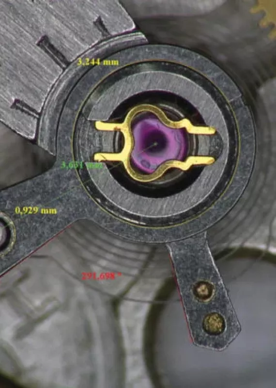 Mikroskop pomiarowy Swift PRO Edge mierzący części mechanizmu zegarka