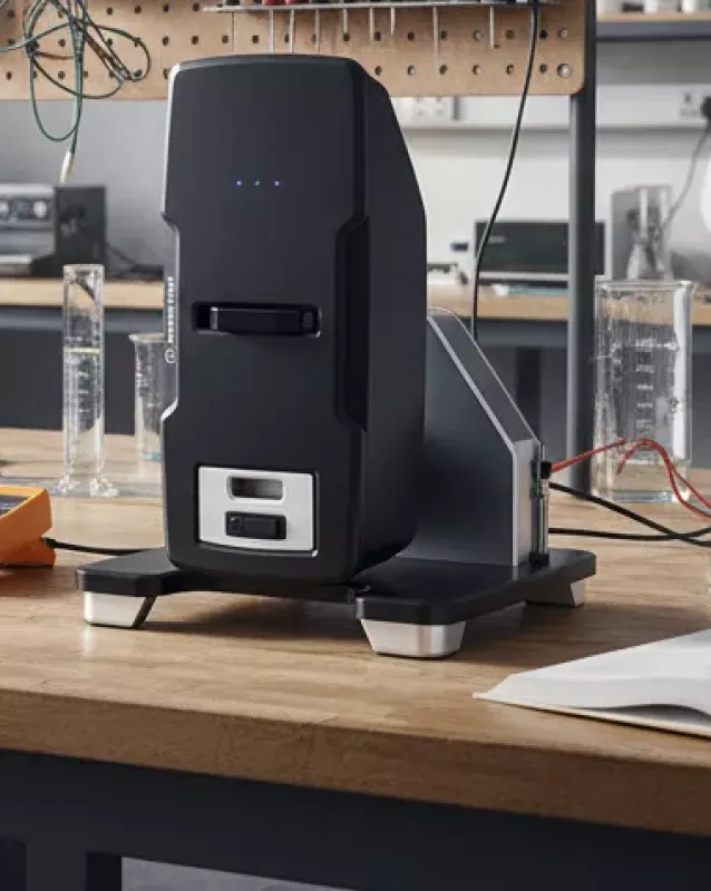 Urządzenie James Heal WickView do badania transportu wilgoci w&nbsp;tkaninach, stanowisko laboratoryjne