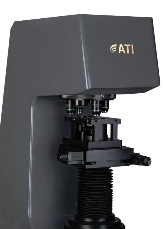 Automatyczny twardościomierz Vickersa ATI V Auto – widok boczny konstrukcji