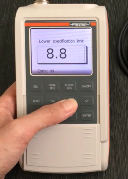 Ekran ustawień limitu specyfikacji w&nbsp;mierniku grubości powłok Fischer FMP