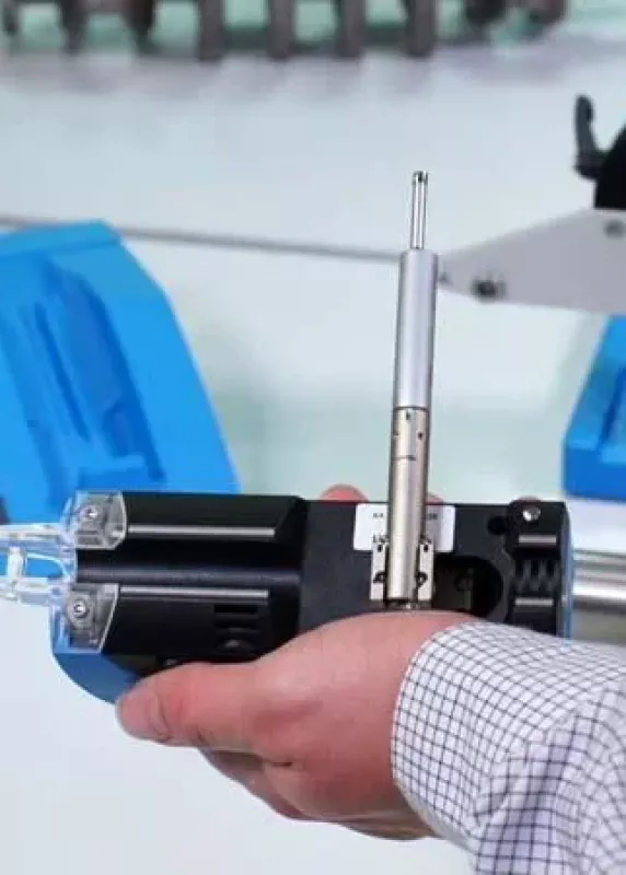 Ustawienie profilometru Waveline W10 na statywie pomiarowym