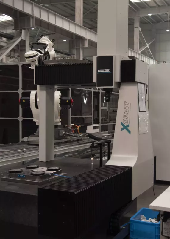 Zautomatyzowany system pomiarowy WENZEL XOrbit XOplus 77 z&nbsp;robotem przemysłowym
