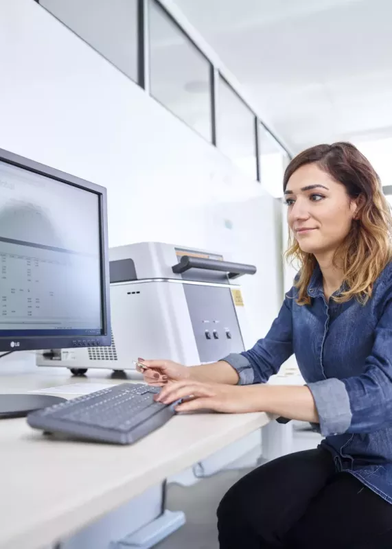 Obsługa spektrometru FISCHERSCOPE X-RAY XAN 215 i&nbsp;analiza wyników na komputerze