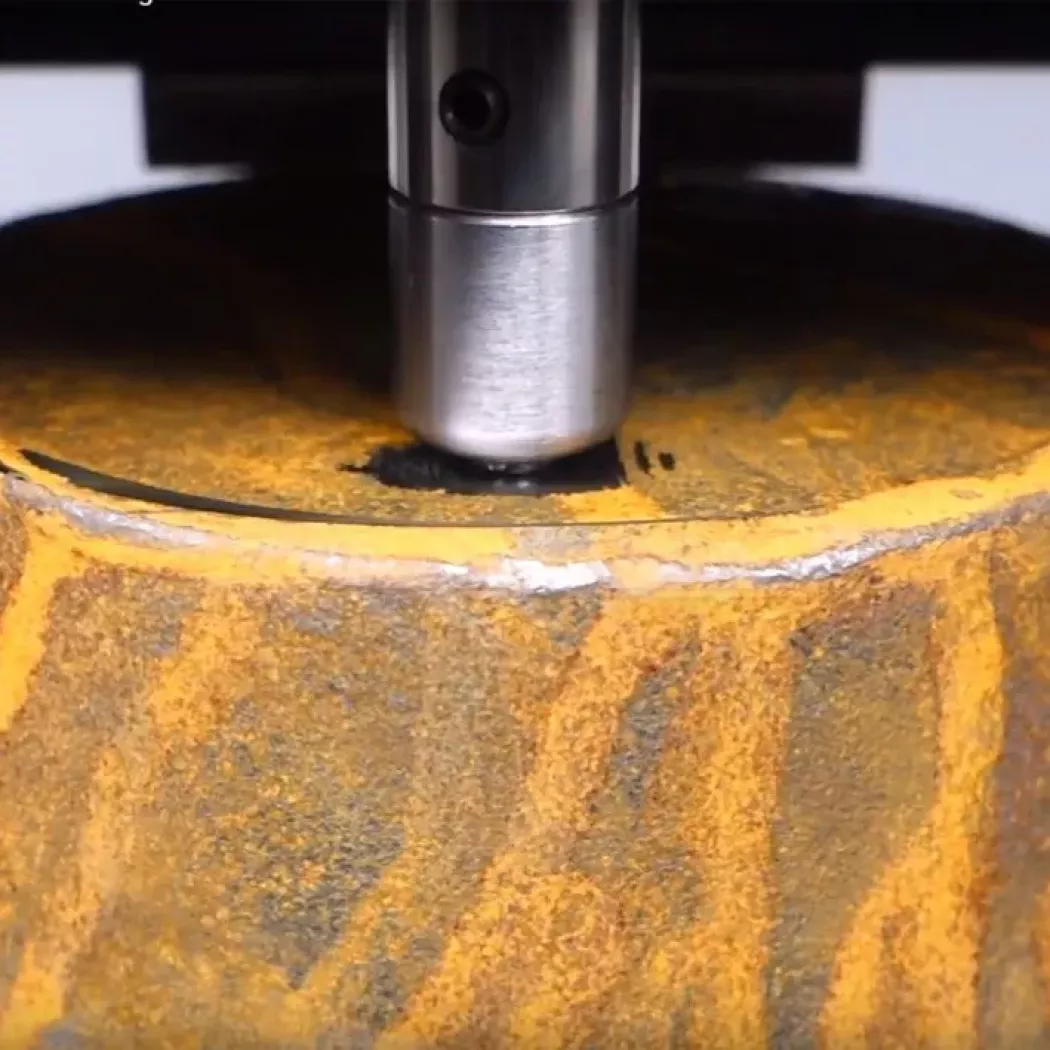 Automatyczny portalowy twardościomierz Brinella AFFRI Easy Portal 3000 – wykonywanie odcisku