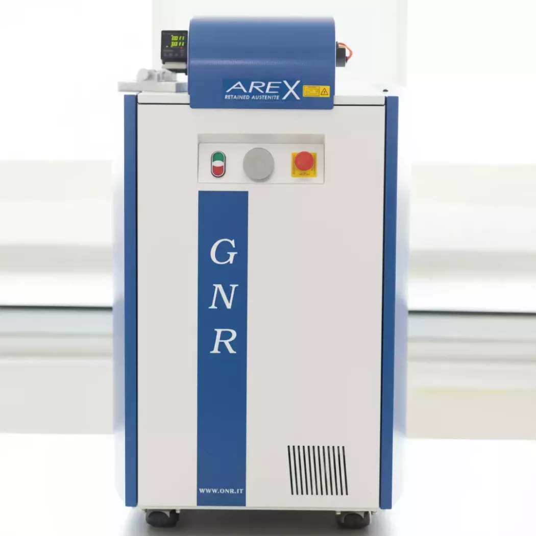 Front dyfraktometru rentgenowskiego AreX firmy GNR z&nbsp;panelem sterującym