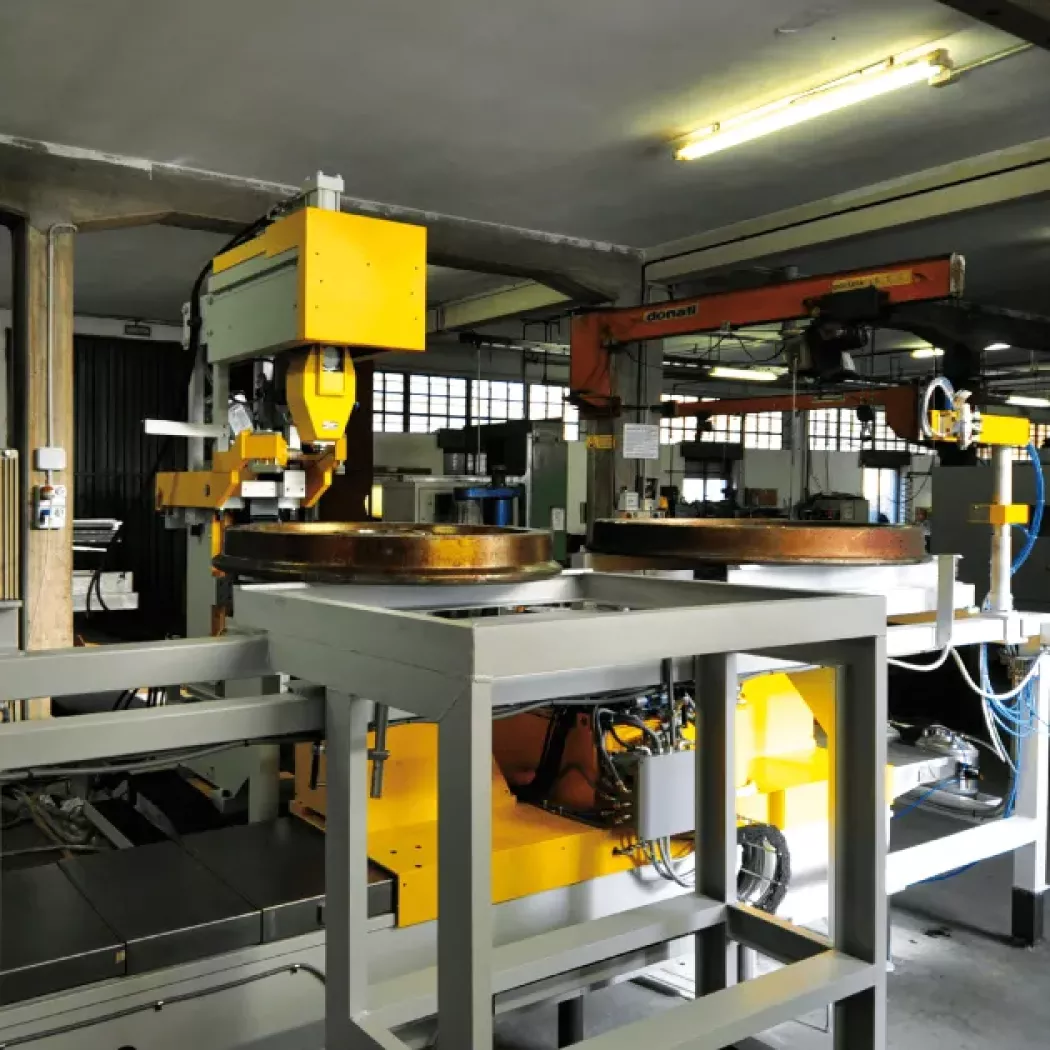 Przemysłowe stanowisko badawcze z&nbsp;automatycznym twardościomierzem Brinella BRE-AUT