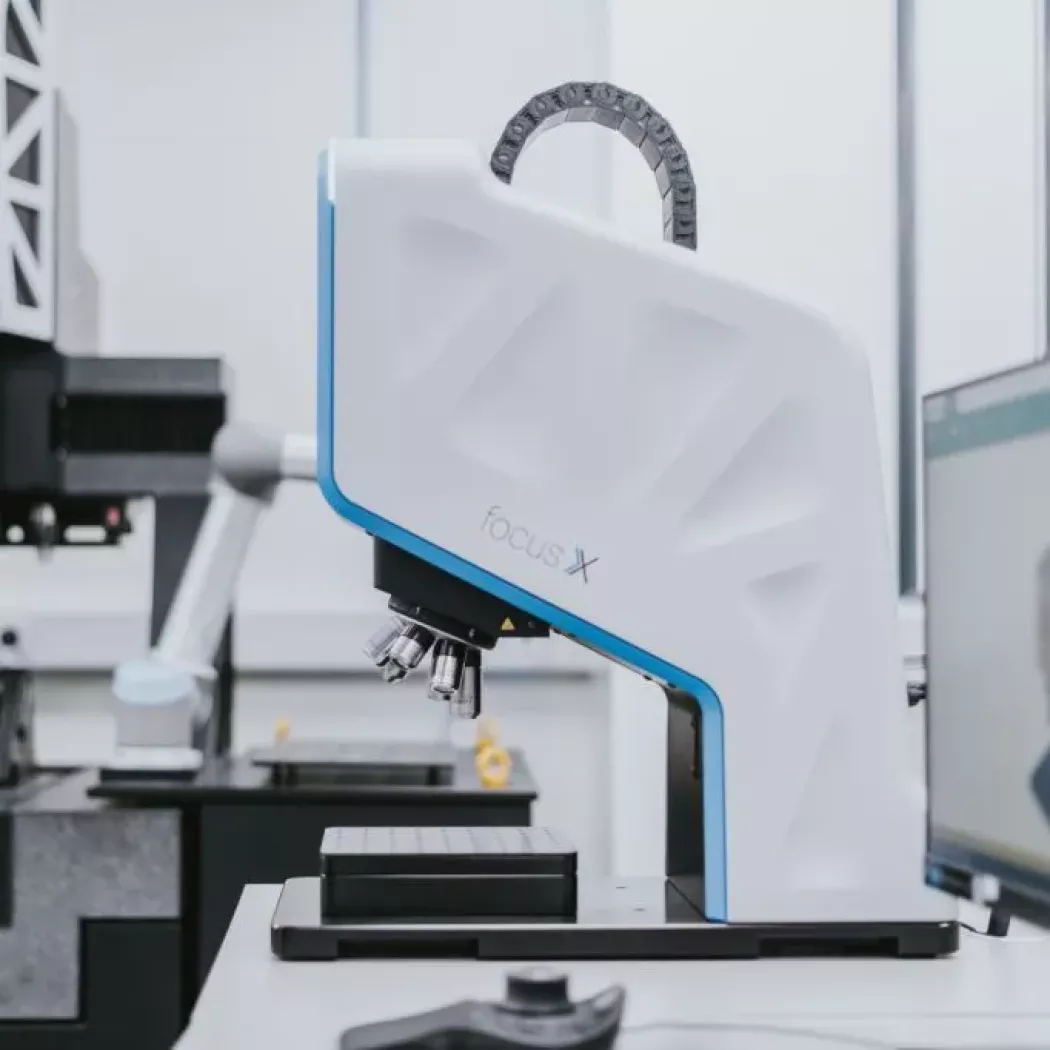 Bruker Alicona FocusX na stanowisku pomiarowym – urządzenie do kontroli i&nbsp;pomiarów 3D
