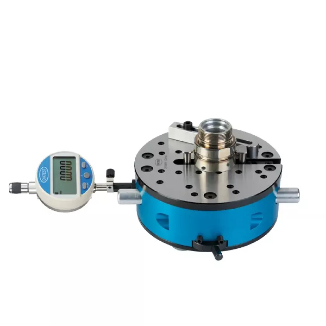 Stół pomiarowy DIA-COME z&nbsp;czujnikiem cyfrowym i&nbsp;mocowaniem detalu gwintowanego