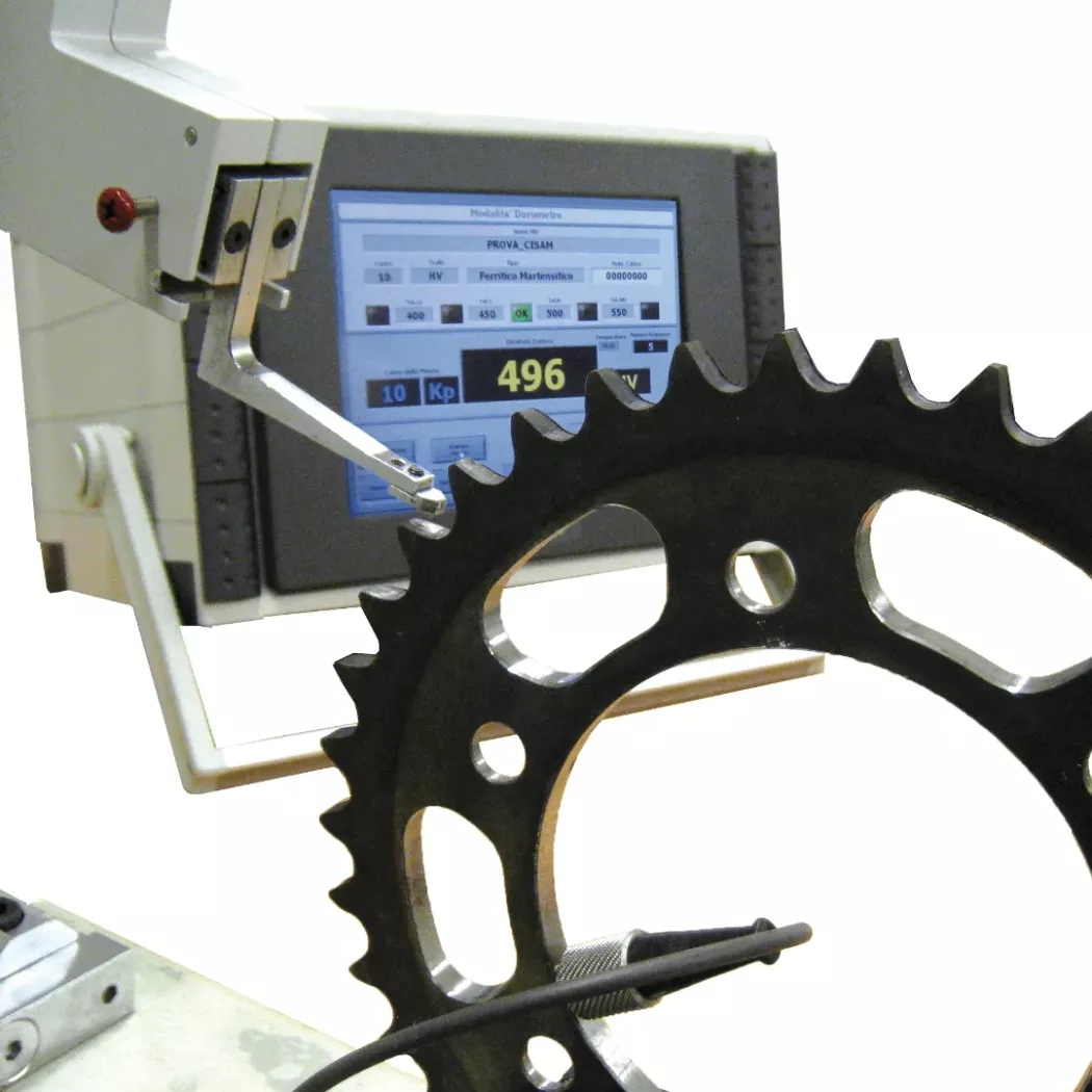 Pomiar twardości wewnątrz elementu (wielowypust) przy użyciu Esatest MTR-X Ernst