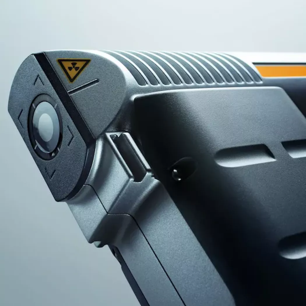 Ukośny widok głowicy pomiarowej przenośnego miernika grubości powłoki FISCHER XAN500