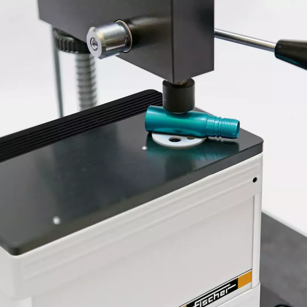 Pomiar twardości tulei / detalu cylindrycznego w&nbsp;FISCHERSCOPE HM2000S