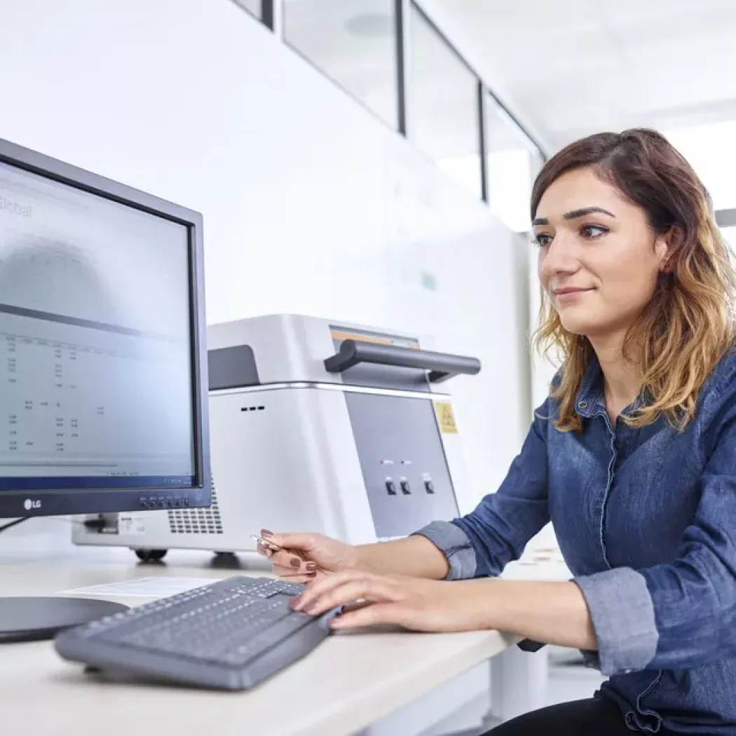 Obsługa spektrometru FISCHERSCOPE X-RAY XAN 250/252 podczas pomiaru