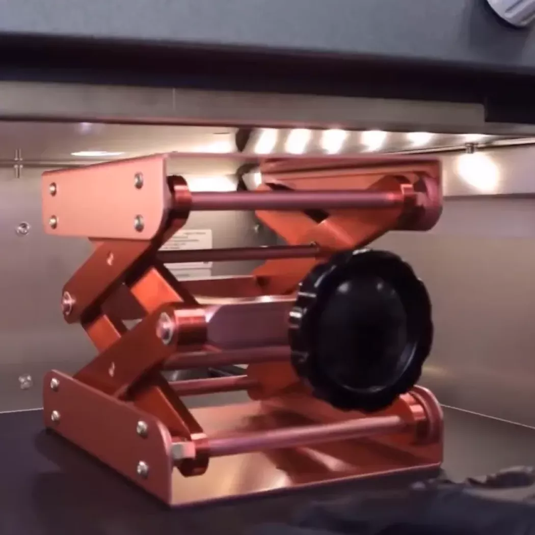 Stolik nożycowy do pozycjonowania próbki w&nbsp;komorze Fischerscope X-RAY XDAL 600
