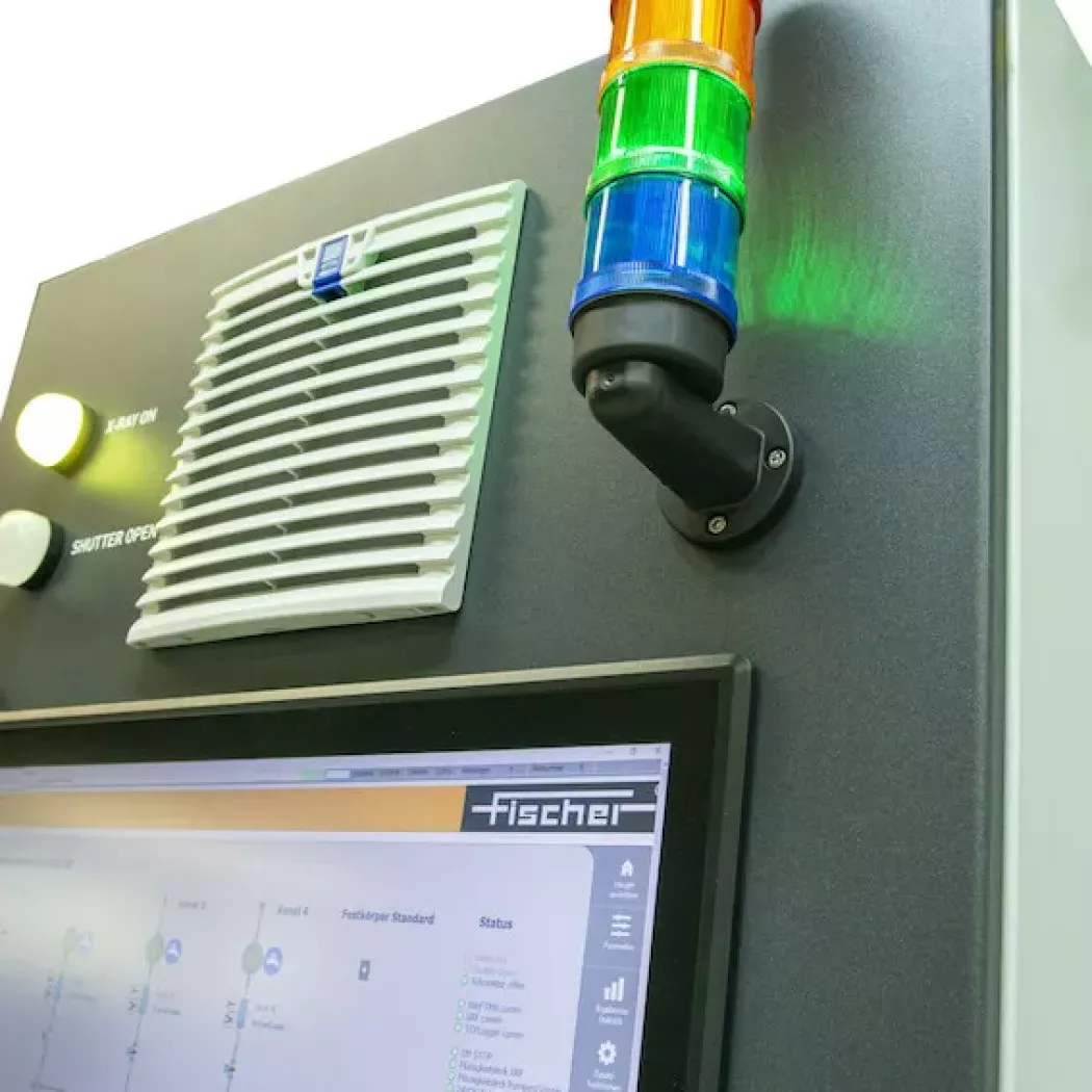 Sygnalizator świetlny na urządzeniu FISCHERSCOPE XAN Liquid Analyzer