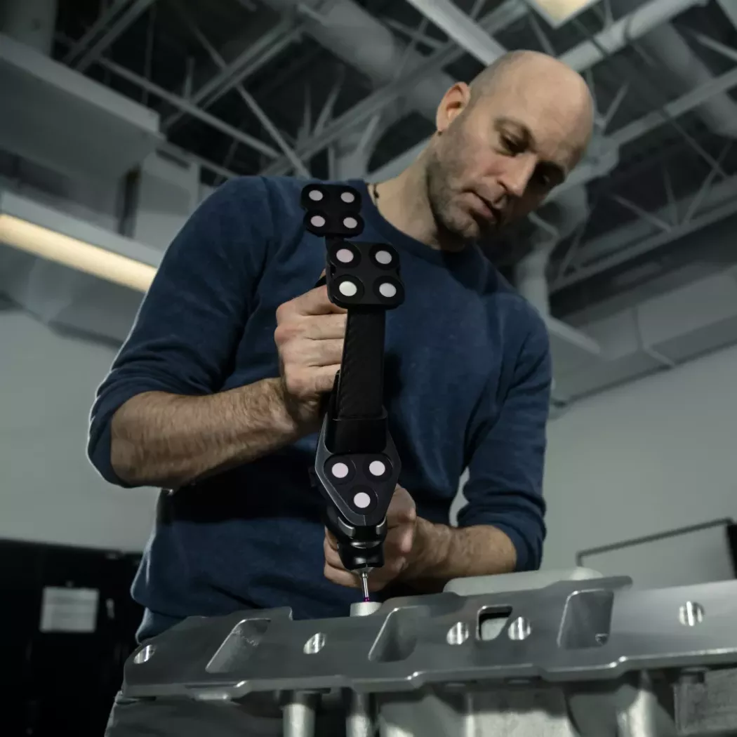 Pomiar odlewu silnika V8 za pomocą HandyPROBE NEXT Portable CMM