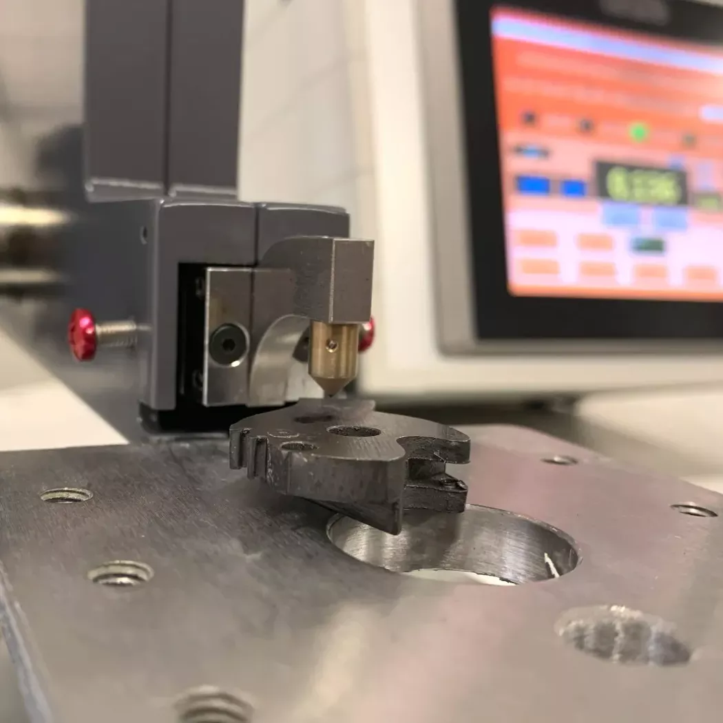 Zbliżenie: pomiar głębokości warstwy zahartowanej (CHD) urządzeniem HTD 30