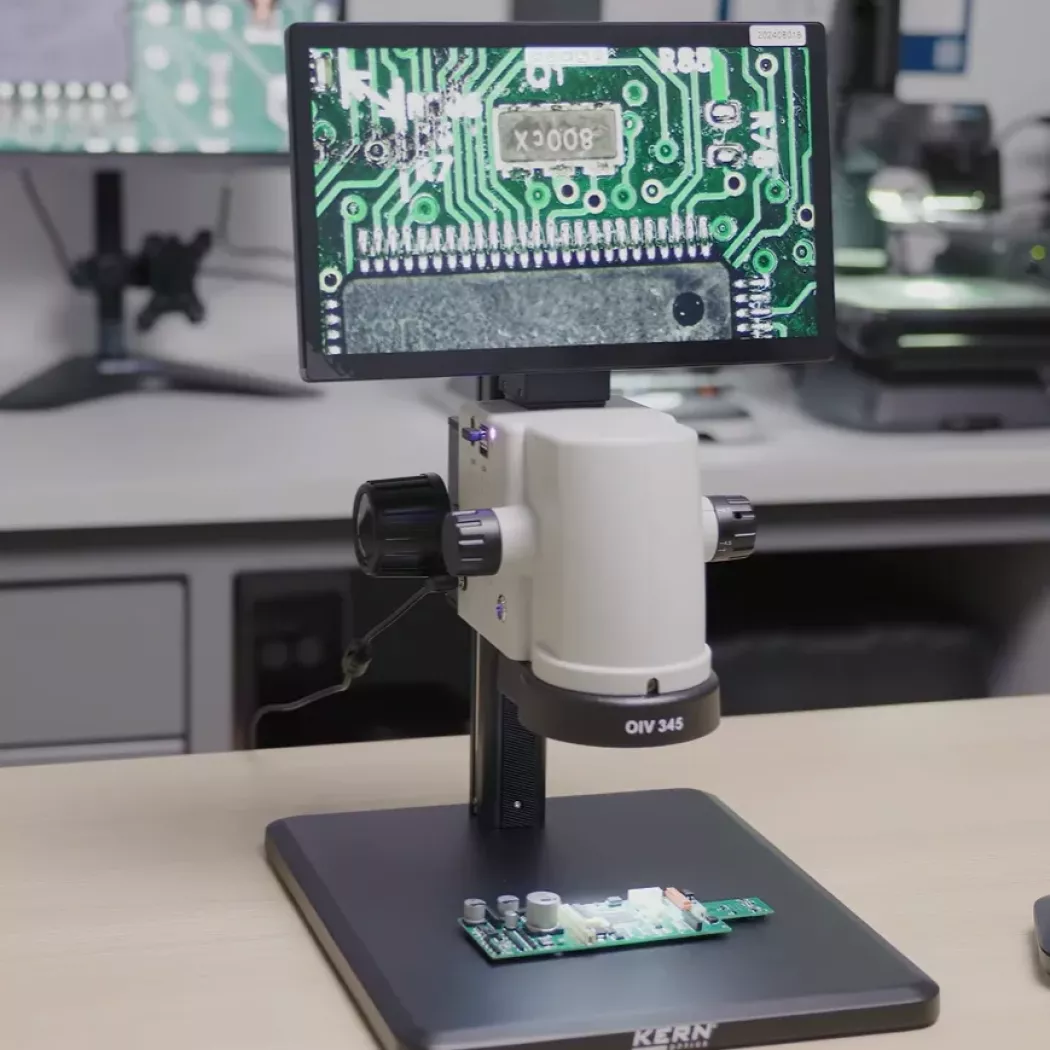 Kontrola lutów i&nbsp;układów elektronicznych pod mikroskopem Kern OIV-345