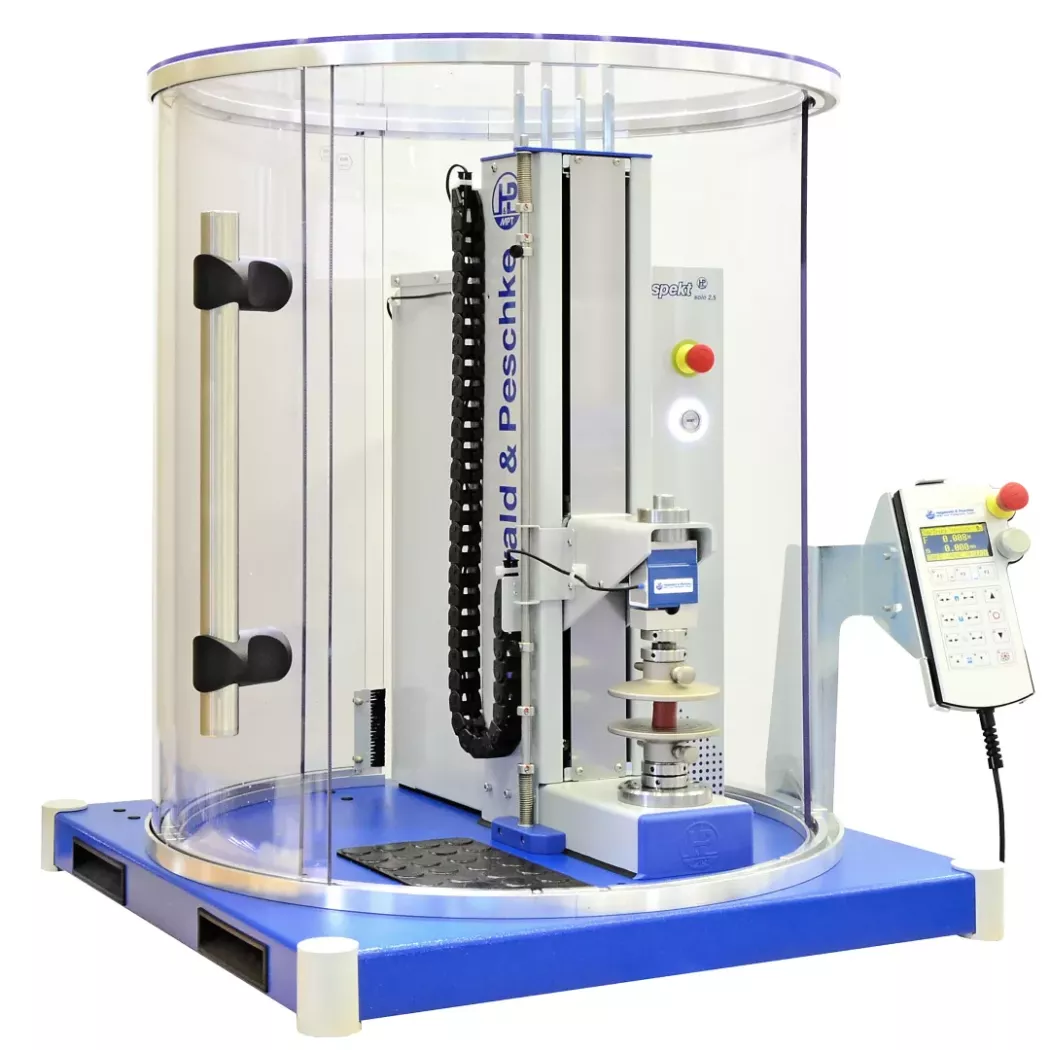 Uniwersalna maszyna wytrzymałościowa Inspekt solo S firmy Hegewald & Peschke z&nbsp;osłoną bezpieczeństwa